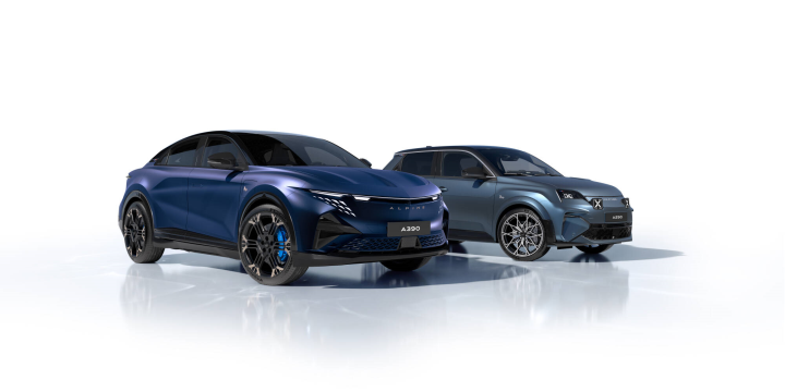 EKSKLUZYWNE MODELE ALPINE W ROLACH GŁÓWNYCH NA MIĘDZYNARODOWYM SALONIE SAMOCHODOWYM W PARYŻU